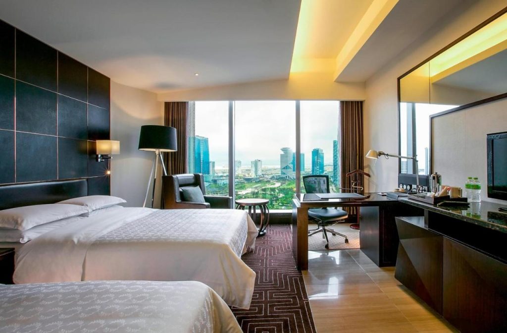 Guest room with Central Park view in Sheraton Grand Incheon Hotel