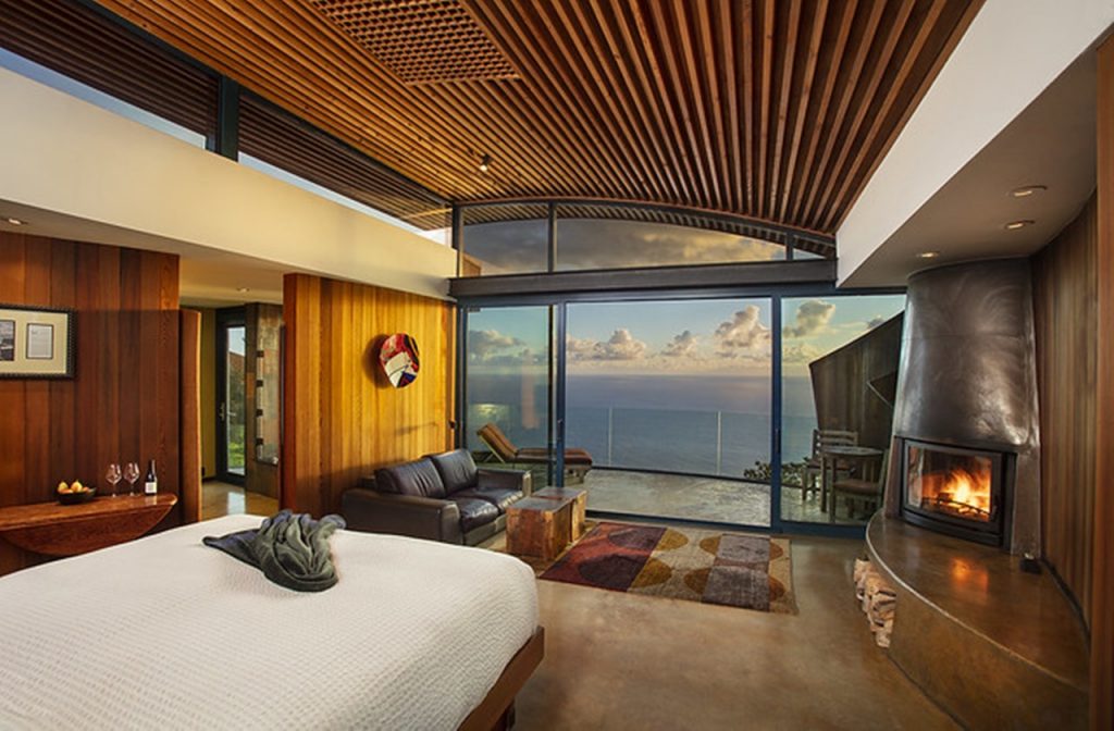 Room with ocean view in Post Ranch Inn, one of the Big Sur hotels with the best views Room with ocean view in Post Ranch Inn, one of the Big Sur hotels with the best views