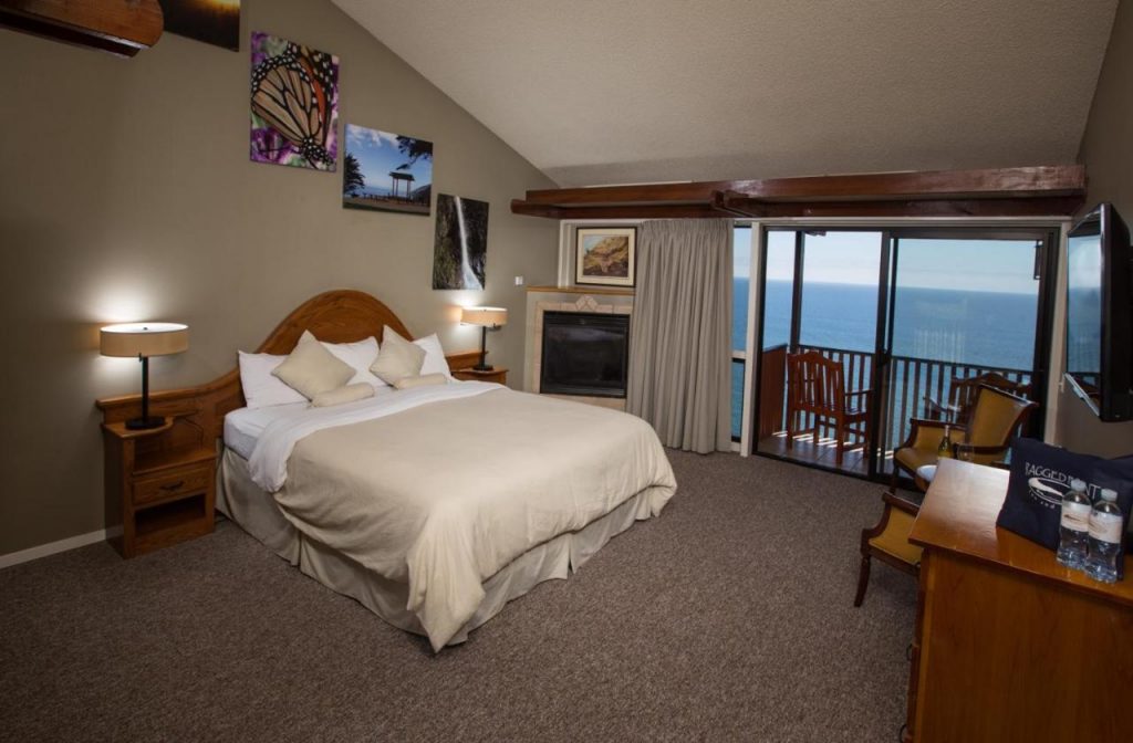Queen-sized bed with an ocean view at Ragged Point Inn Queen-sized bed with an ocean view at Ragged Point Inn