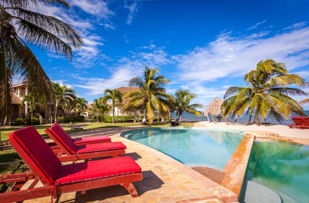 Swimming pool at the Hopkins Bay Resort 