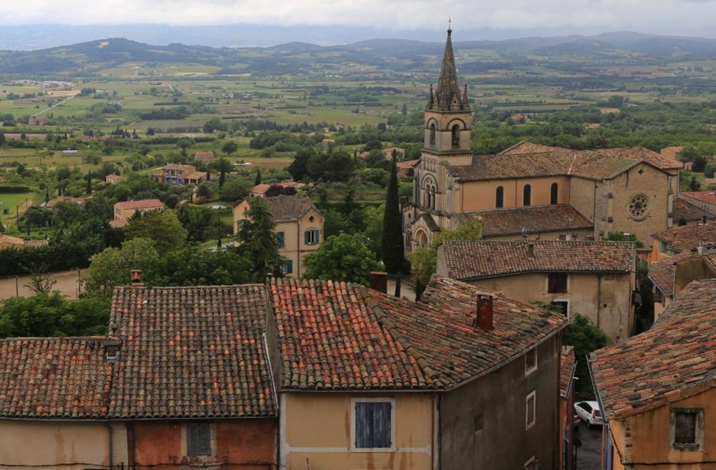 Panoramic view of Lourmarin and the French countryside