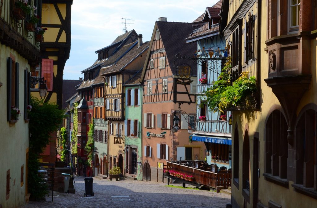 Pastel-colored houses and cobbled streets in Riquewihr