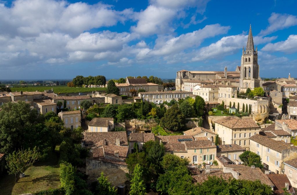 Panoramic view of Saint Emilion's stone-tile houses