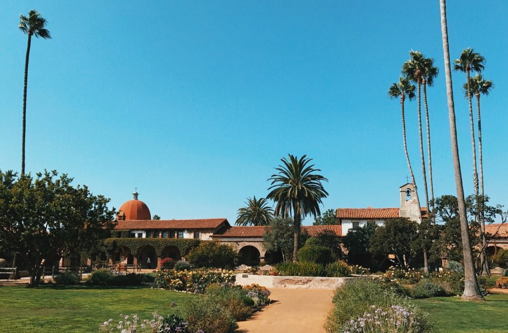 One of the best day trips from Los Angeles for religious travelers is San Juan Capistrano