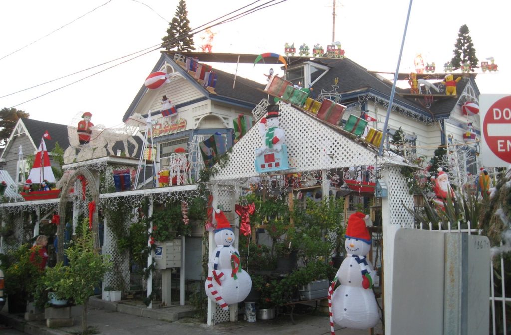 House decorated with snowmen, gifts, and other ornaments in Santa Cruz
