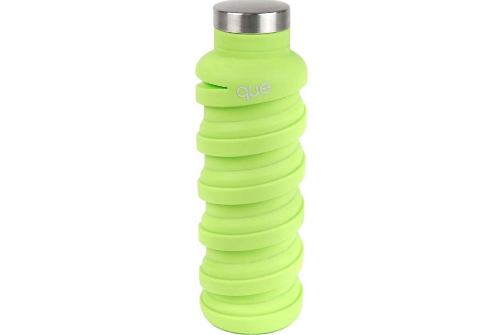 Green water bottle from Que.