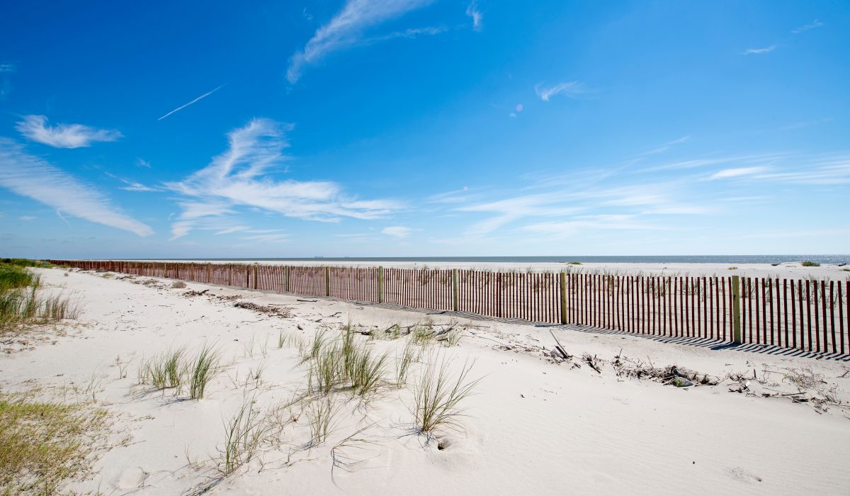 holly-beach-louisiana-featured tunning view of Holly beach in Louisiana.