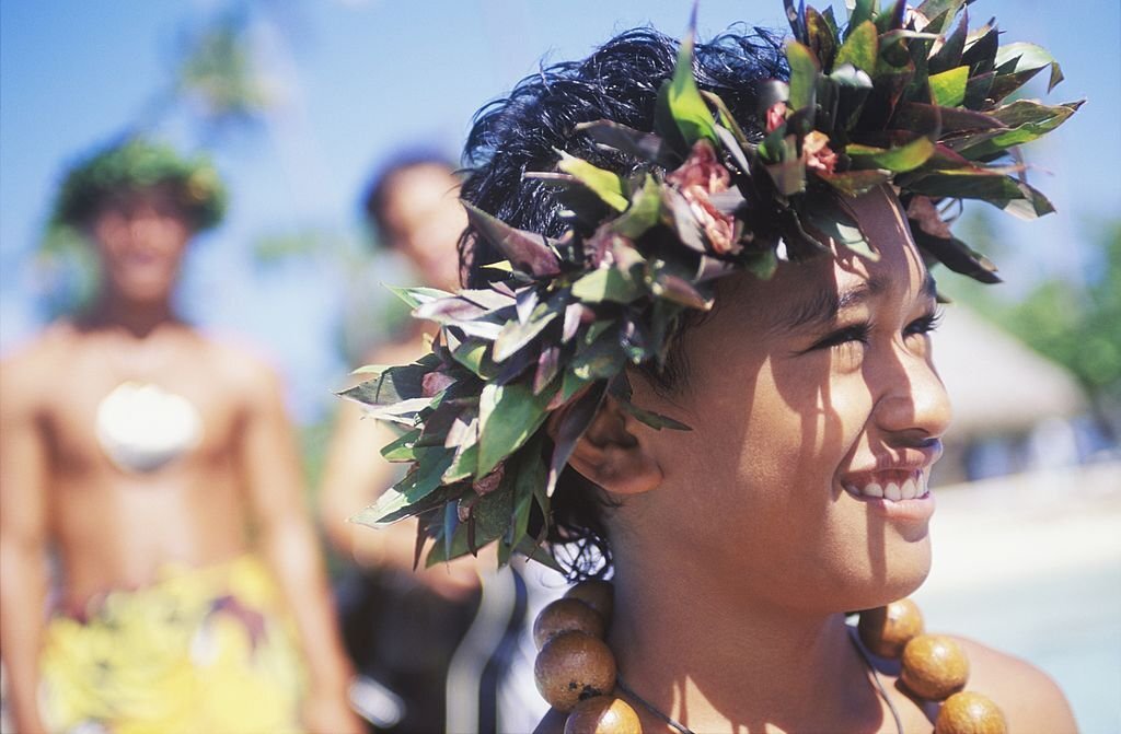 hawaiian girl smiling hawaiian girl smiling