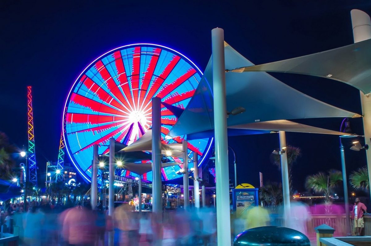 SkyWheel Ferris wheel at Myrtle Beach during nighttime.