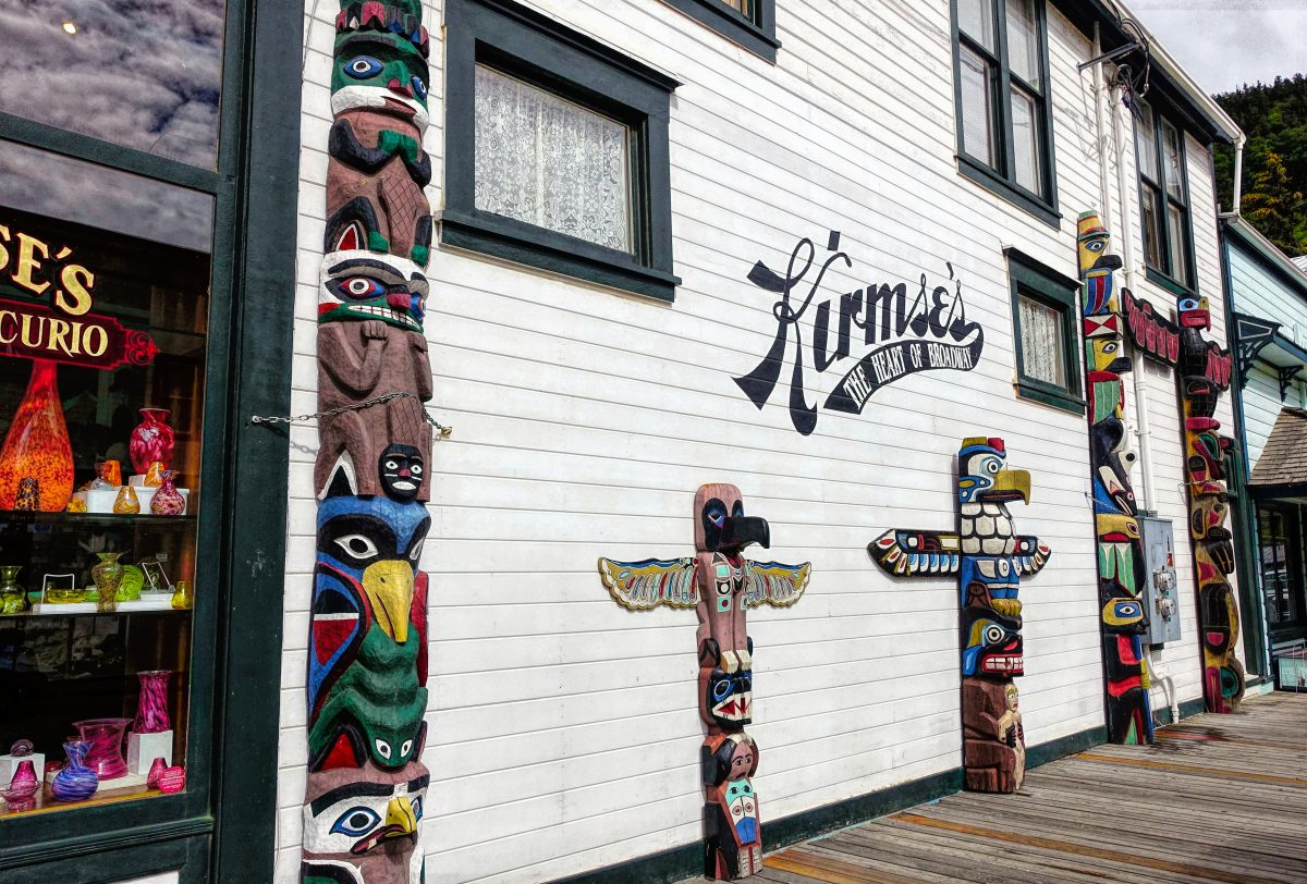 Different sized totem poles outside a souvenir shop in Alaska.