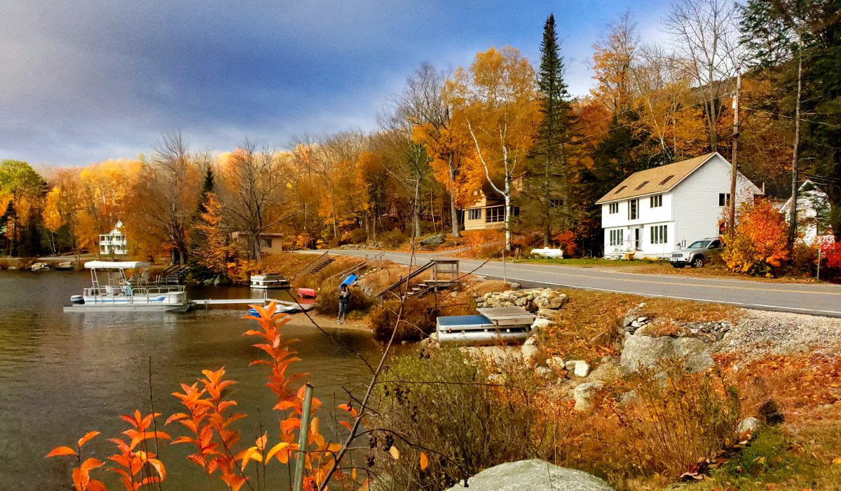 new hampshire area covered in fall colors, one of the best places to visit in october in usa.