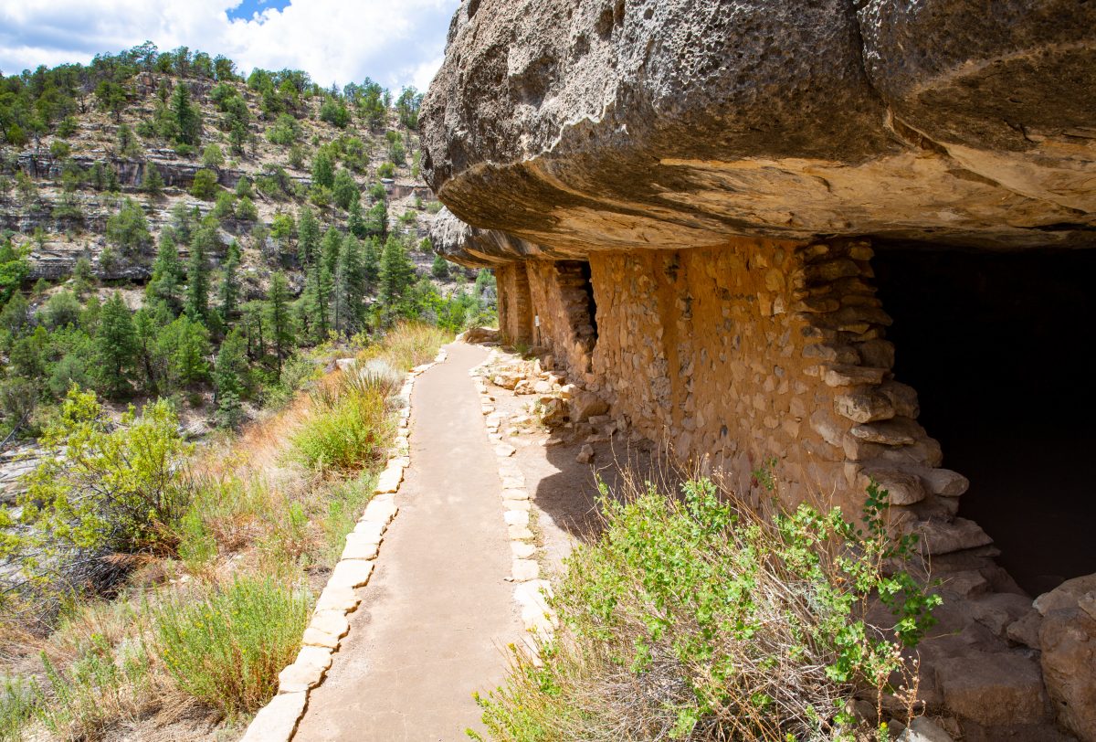Hiking trail along the cliff dwellings at the Walnut Canyon National Monument near Flagstaff.
