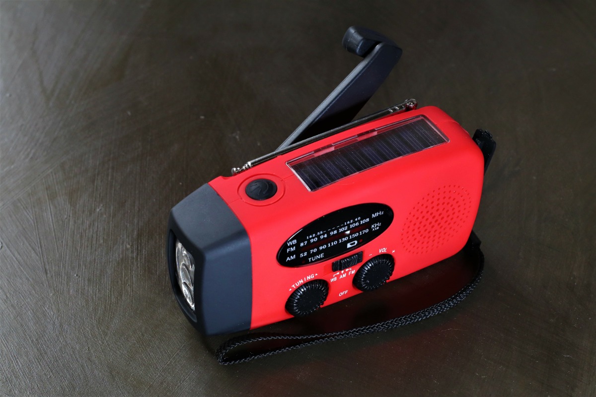 battery-operated radio with flashlight battery-operated radio with flashlight