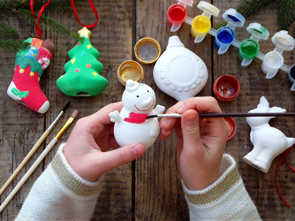 Painting toys for Christmas decorations Painting toys for Christmas decorations