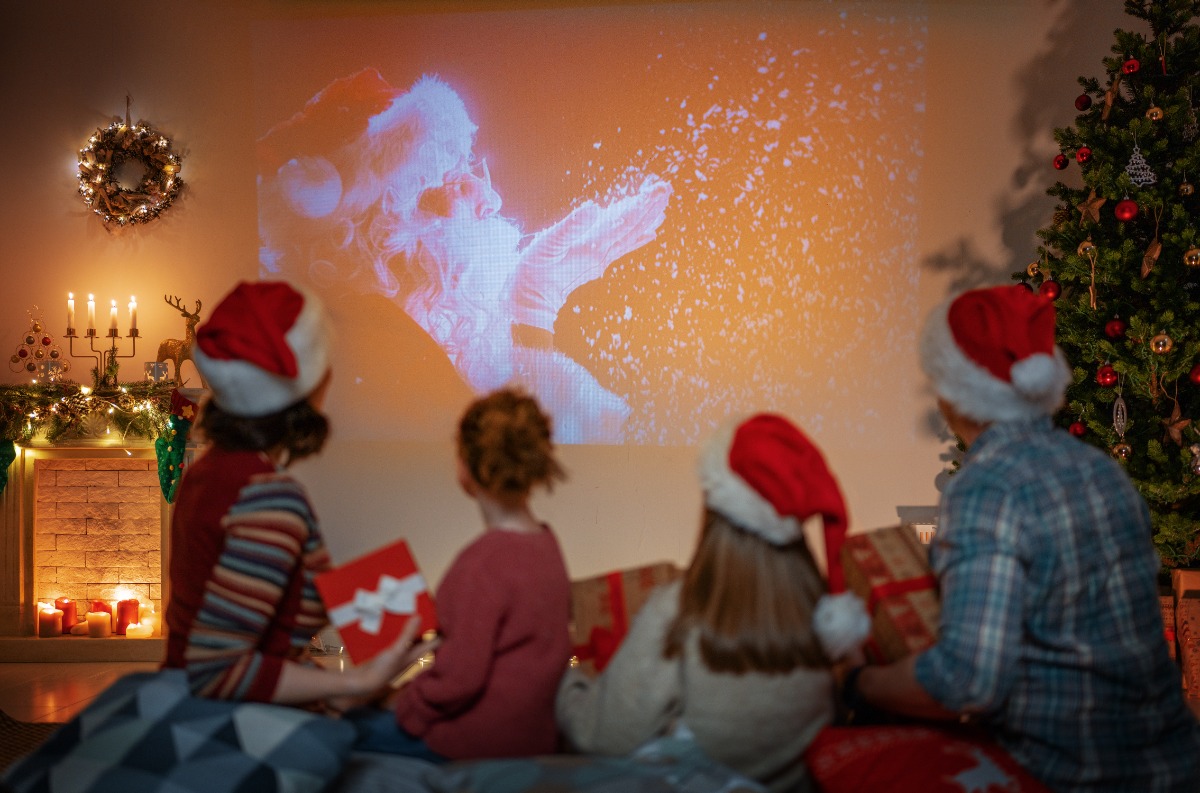 children watching christmas movies children watching christmas movies