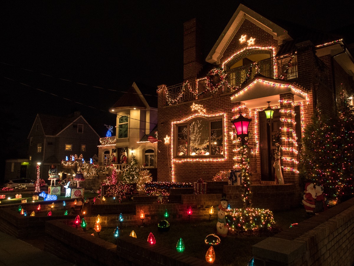 houses with christmas lights houses with christmas lights