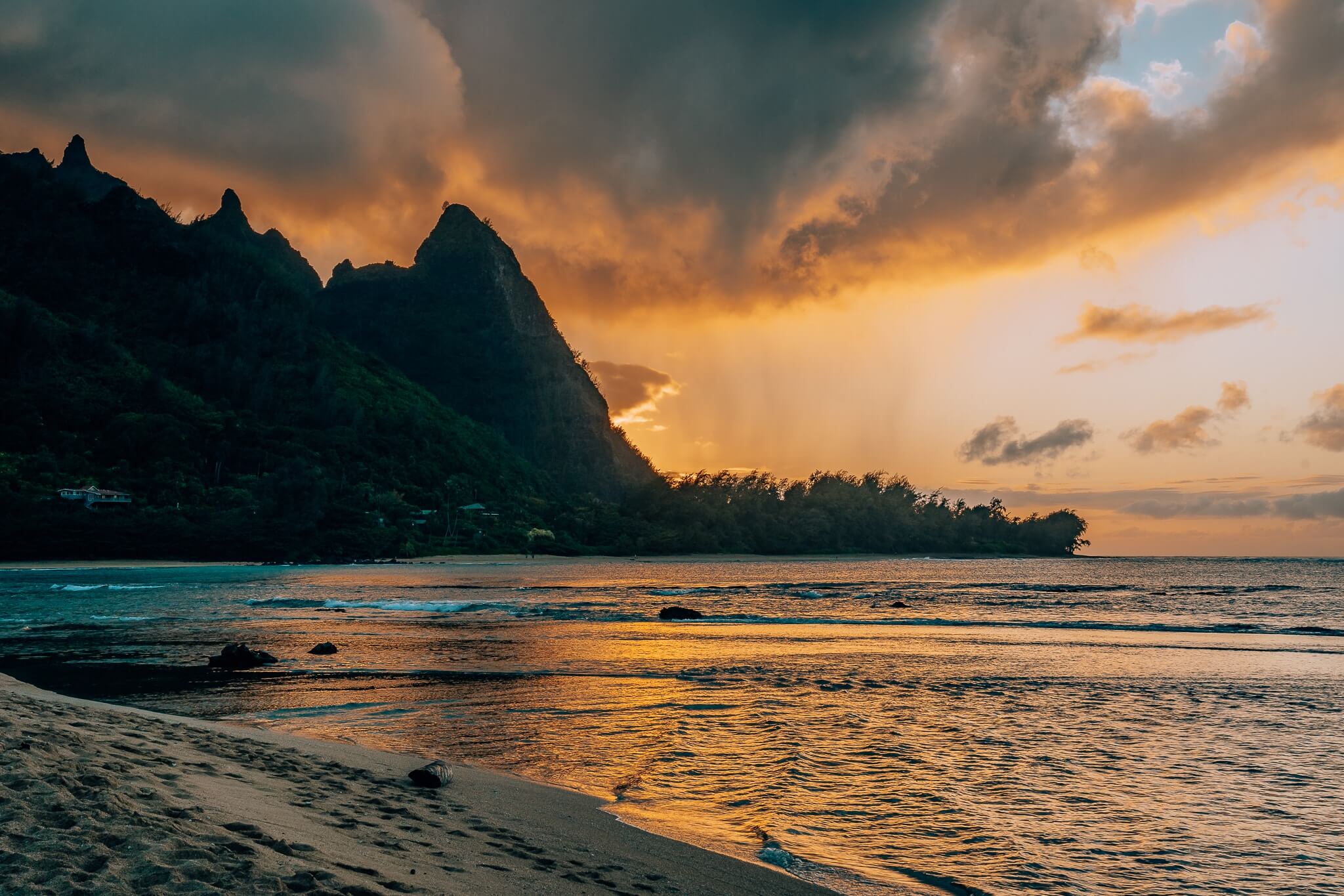 best-sunsets-in-kauai-places-to-watch-them