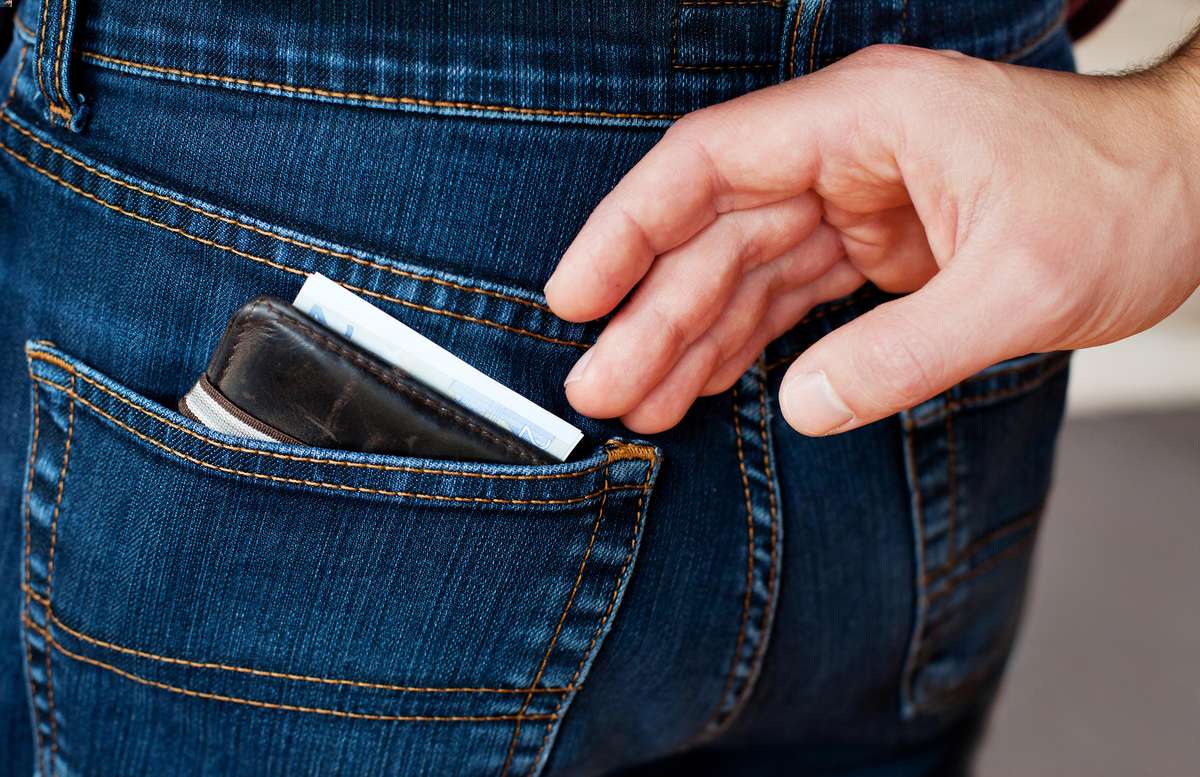How-To-Avoid-Pickpockets-Hidden-Pocket-Clothing-Is-The-Answer how-to-avoid-pickpockets-hidden-pocket-clothing-is-the-answer