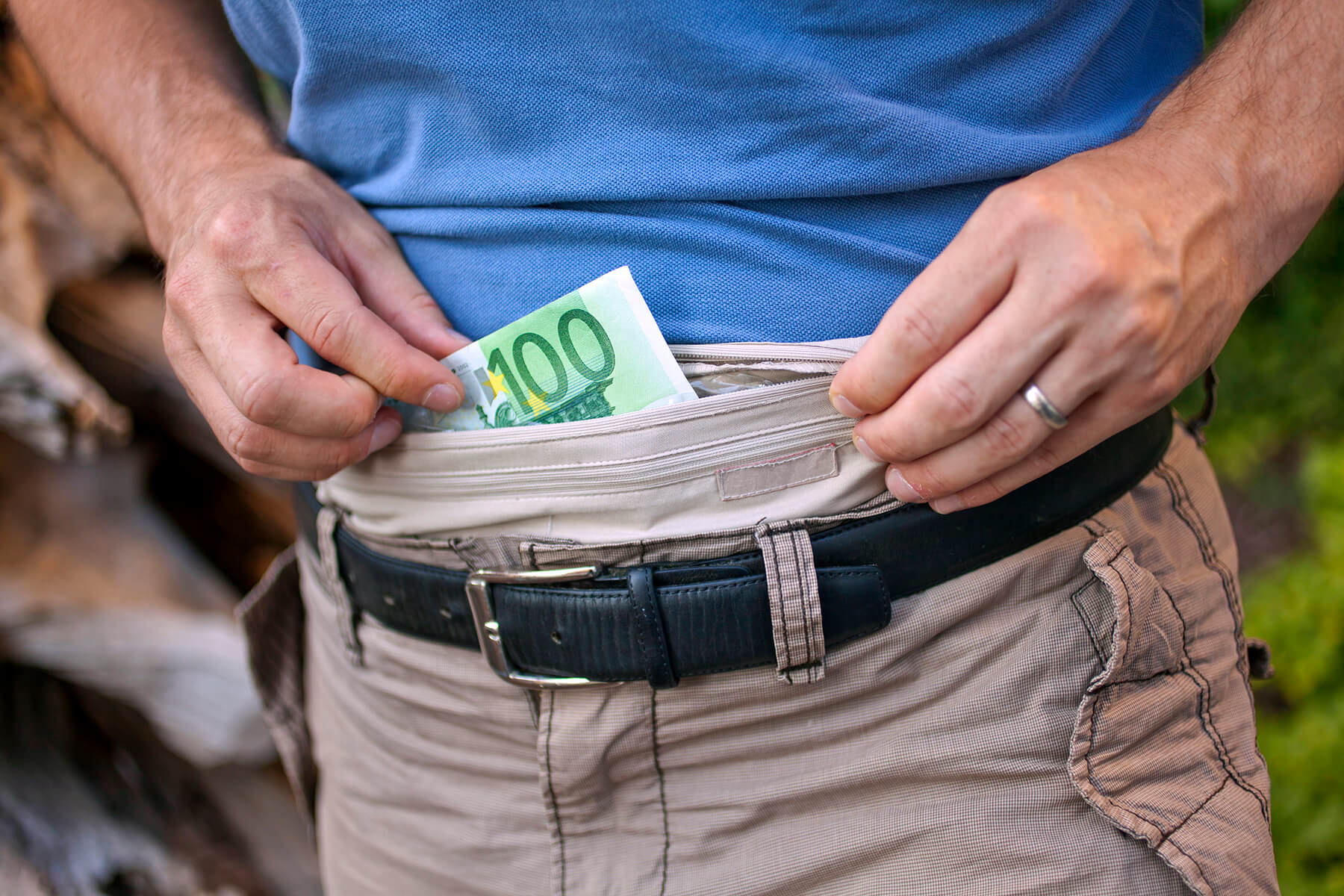 How-To-Avoid-Pickpockets-While-Traveling-Anti-Pickpocket-Gadgets how-to-avoid-pickpockets-while-traveling-anti-pickpocket-gadgets