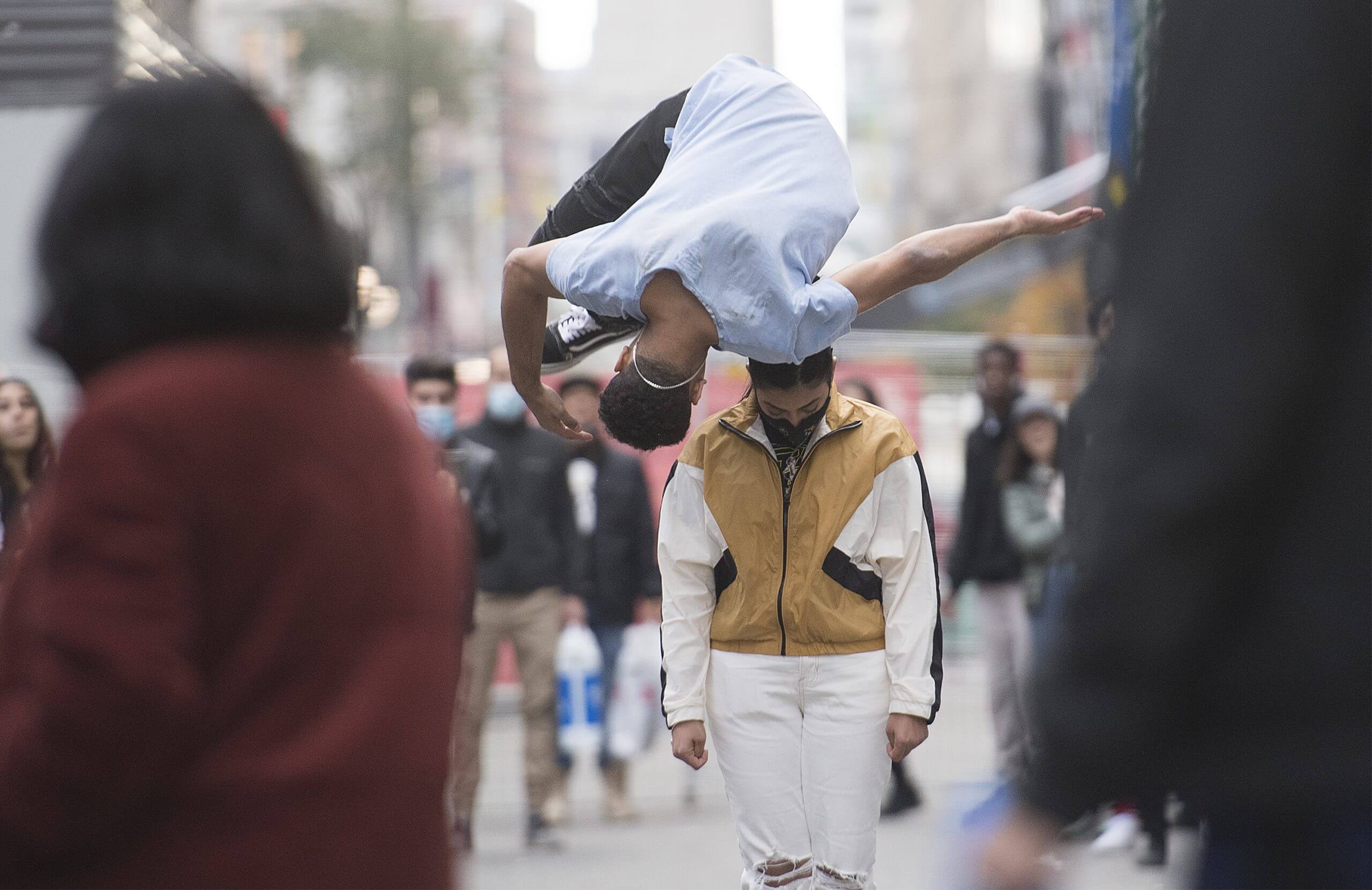 U.S-Cities-With-The-Craziest-Street-Performers u-s-cities-with-the-craziest-street-performers