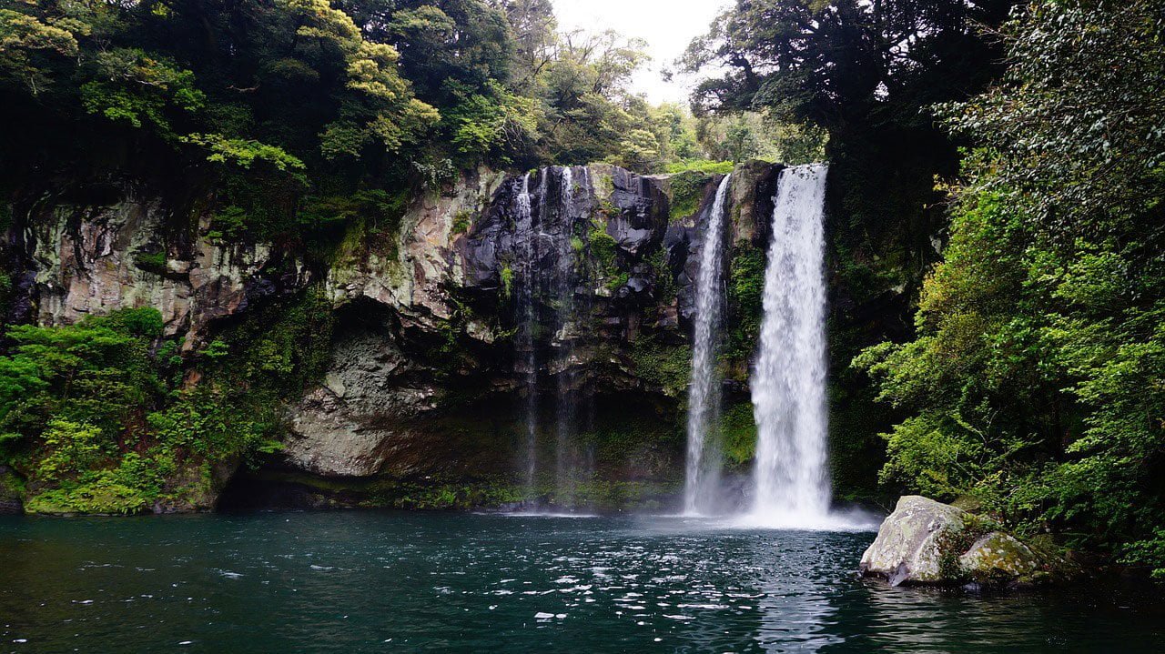 10-Most-Beautiful-Waterfalls-In-Kenya 10-most-beautiful-waterfalls-in-kenya