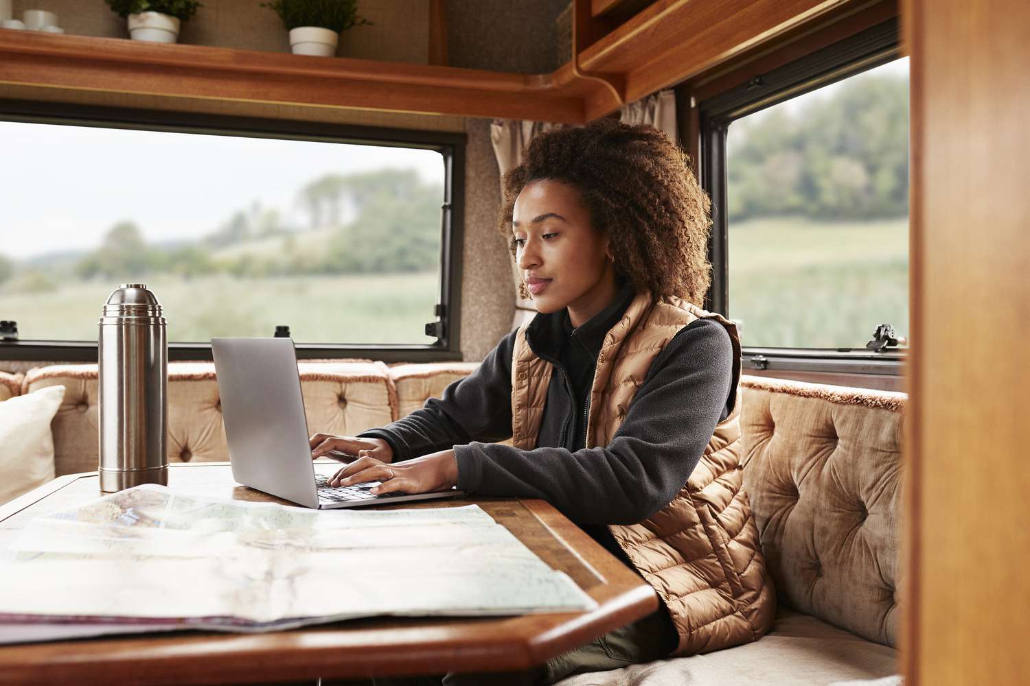 17-Pros-And-Cons-Of-Being-A-Digital-Nomad 17-pros-and-cons-of-being-a-digital-nomad