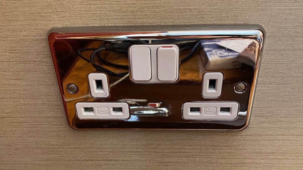 9-best-power-converter-for-scotland-for-2023