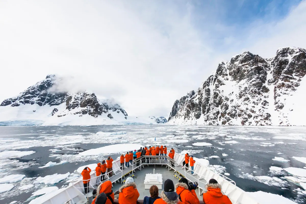 A-Smart-Antarctica-Packing-List-What-To-Wear-In-Antarctica a-smart-antarctica-packing-list-what-to-wear-in-antarctica