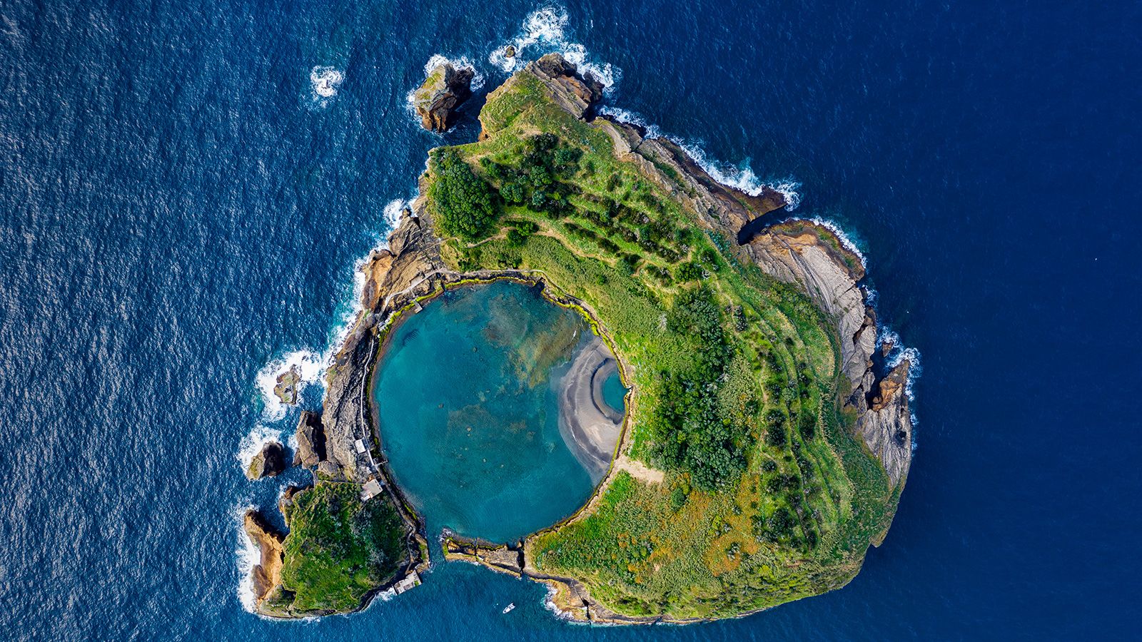 Azores-Essentials-Packing-List-–-What-NOT-To-Forget azores-essentials-packing-list-what-not-to-forget