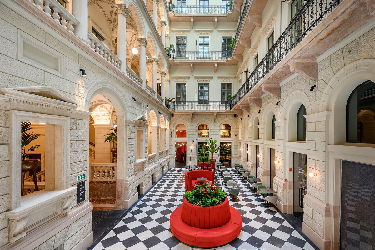 Best-Hotels-In-Budapest-Hungary-Budget-To-Luxury-Options best-hotels-in-budapest-hungary-budget-to-luxury-options