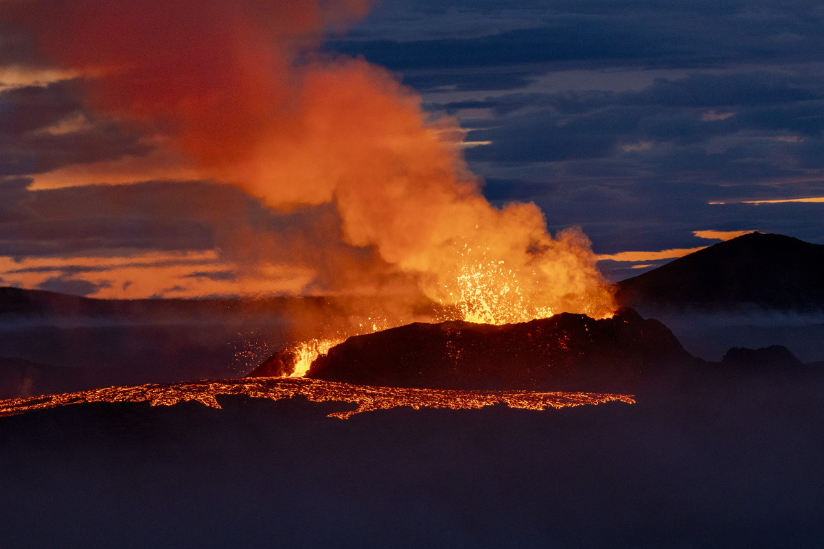 Best-Way-To-Visit-The-Erupting-Volcano-In-Fagradalsfjall-Iceland best-way-to-visit-the-erupting-volcano-in-fagradalsfjall-iceland
