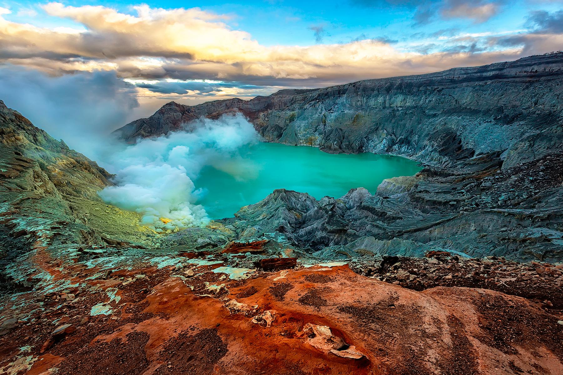 Coming-Face-To-Face-With-Blue-Flames-Kawah-Ijen-Without-A-Tour coming-face-to-face-with-blue-flames-kawah-ijen-without-a-tour