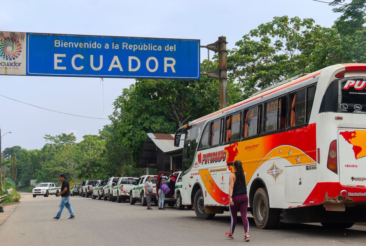 Crossing-Borders-8211-Bus-From-Mancora-To-Cuenca-or-Peru-To-Ecuador crossing-borders-bus-from-mancora-to-cuenca-or-peru-to-ecuador