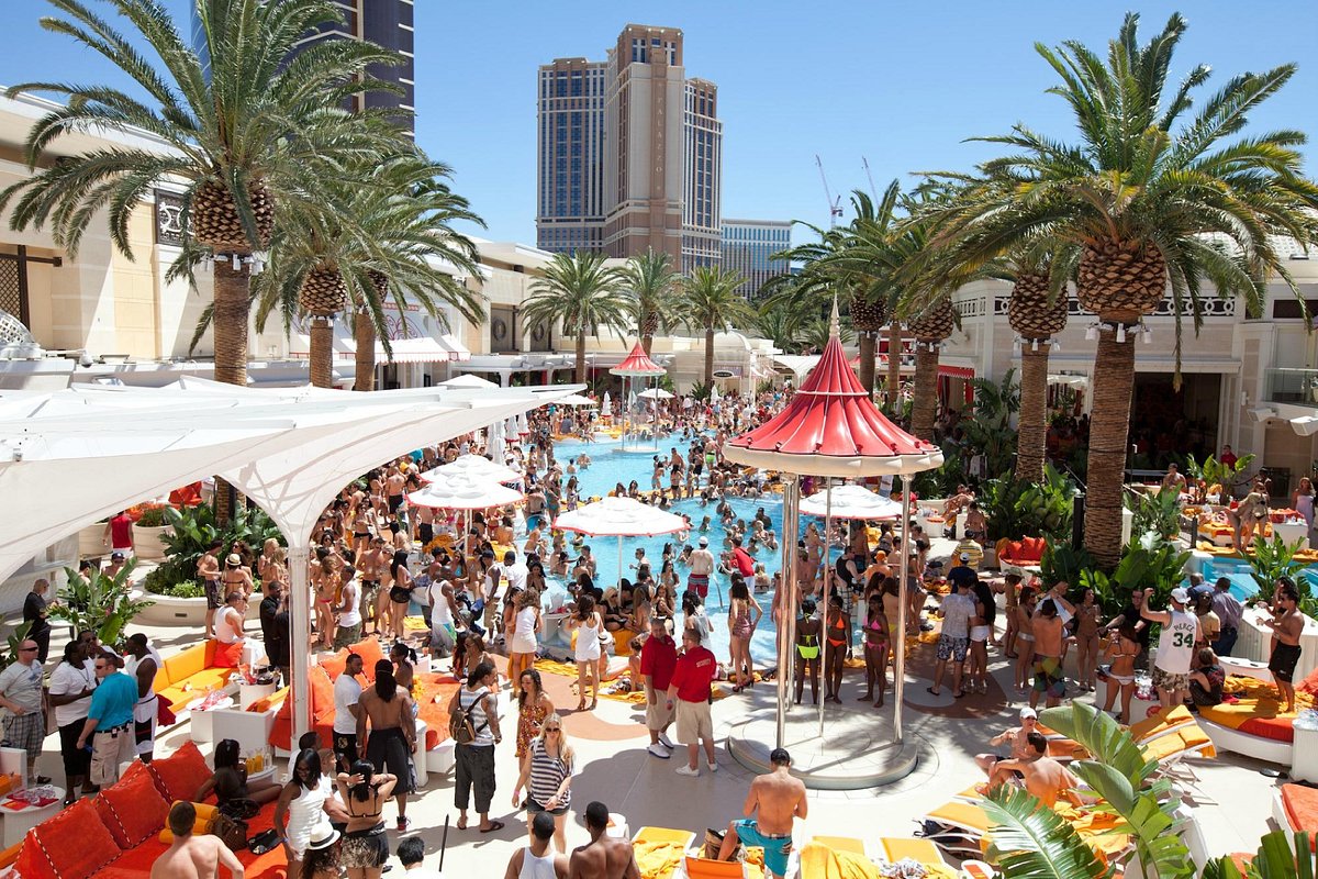 Encore-Beach-Club-Review-The-Best-Pool-Party-In-Las-Vegas encore-beach-club-review-the-best-pool-party-in-las-vegas