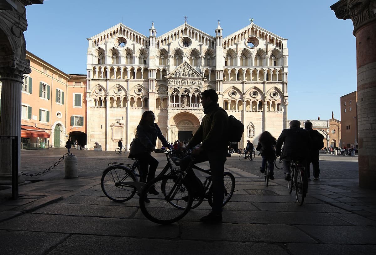 ferrara-emilia-romagna-guide-to-the-ancient-streets-by-bicycle