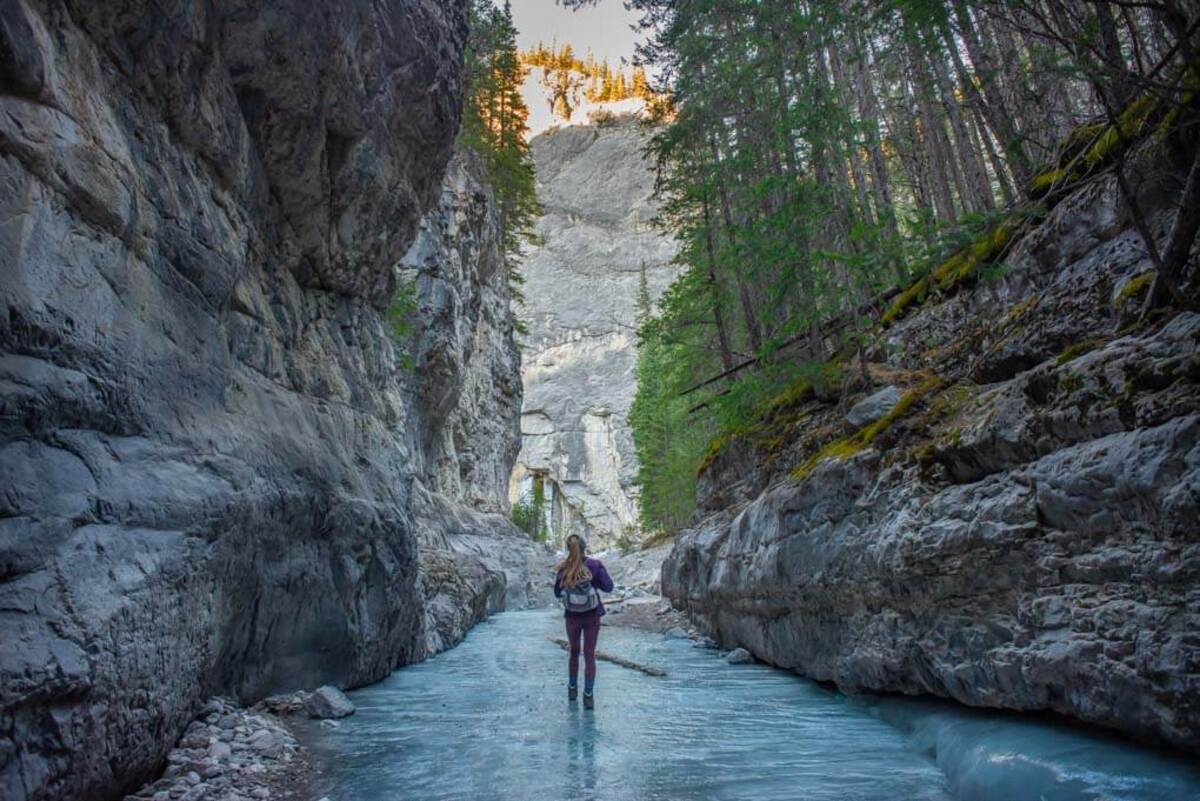 Frozen-Fun-10-Incredible-Alberta-Winter-Hikes-And-Ice-Walks frozen-fun-10-incredible-alberta-winter-hikes-and-ice-walks