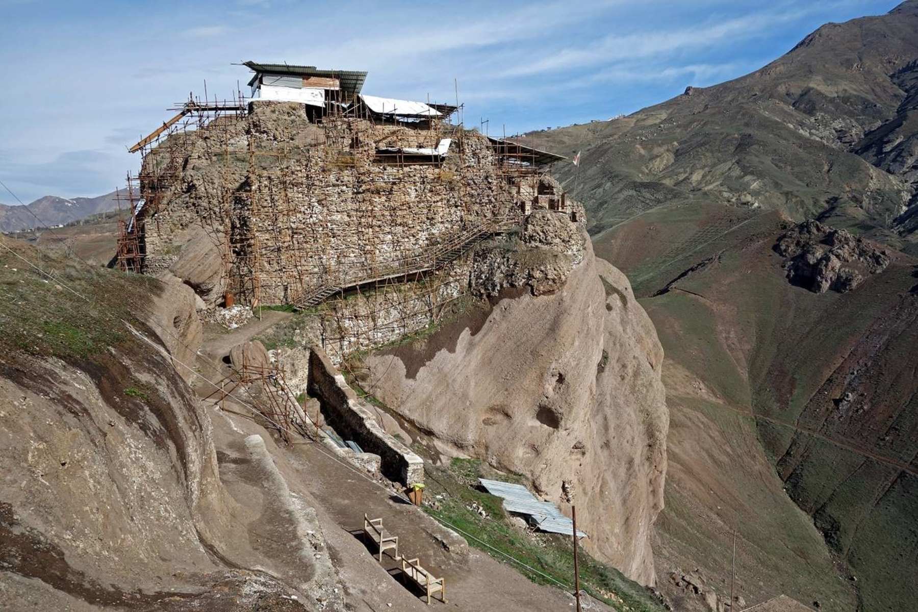 Guide-To-The-Alamut-Valley-And-Alamut-Castle guide-to-the-alamut-valley-and-alamut-castle