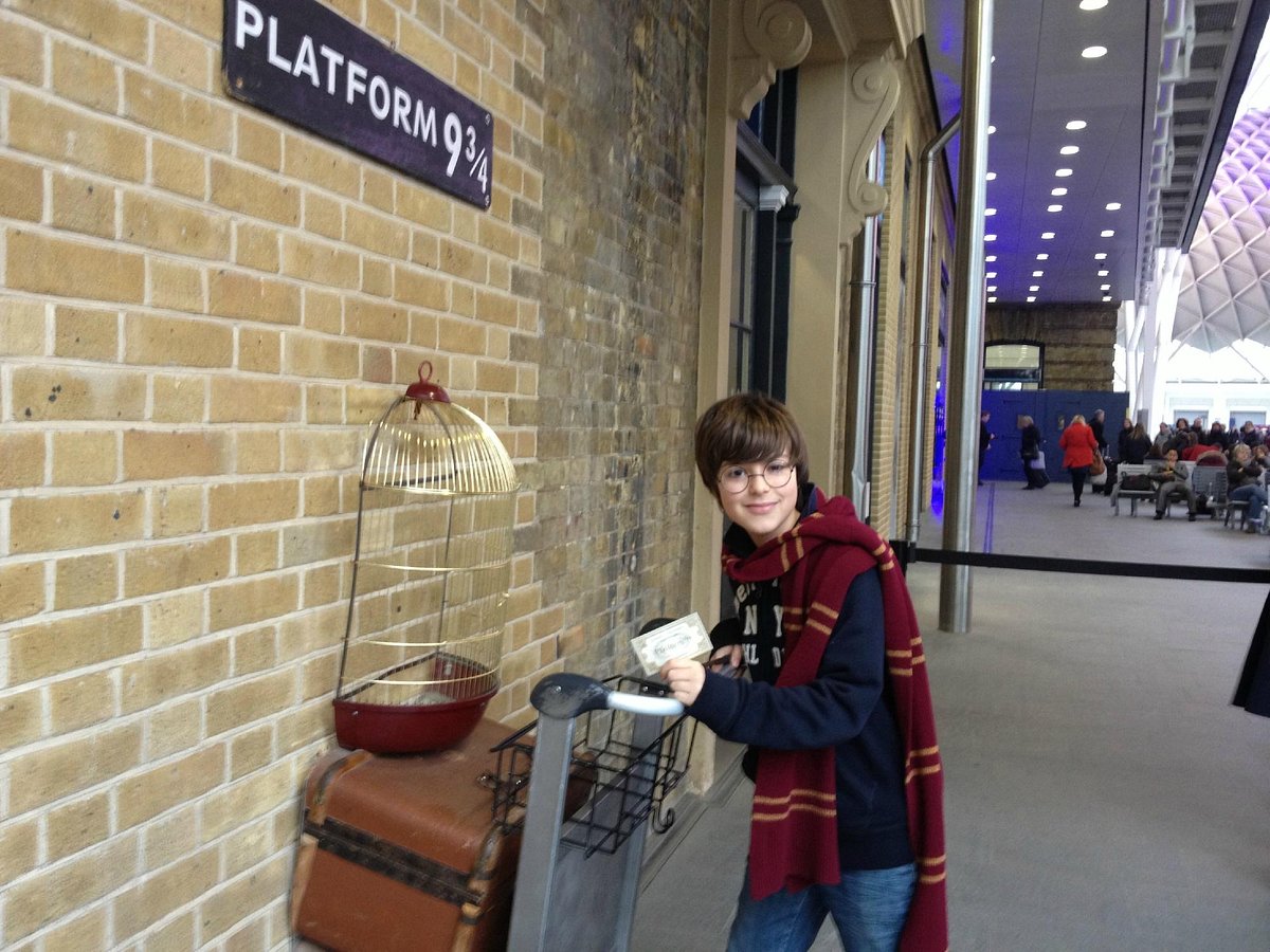 Harry Potter Travel in London Platform 9 3/4 TouristSecrets