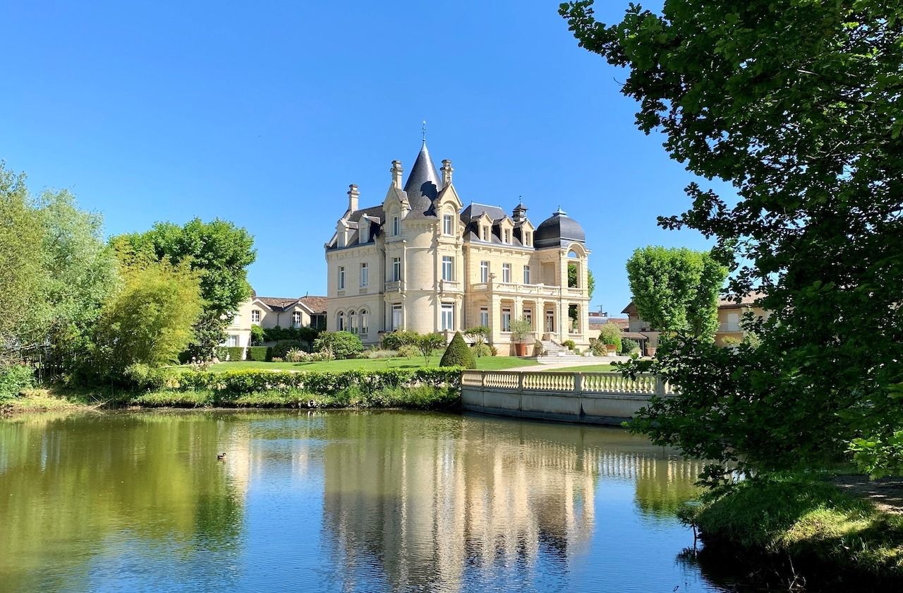 Here’s-How-To-Stay-In-A-Castle-In-France heres-how-to-stay-in-a-castle-in-france