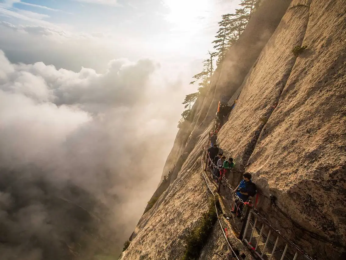 How-To-Visit-Huashan-Mountain-And-Walk-China8217s-Plank-Road how-to-visit-huashan-mountain-and-walk-chinas-plank-road