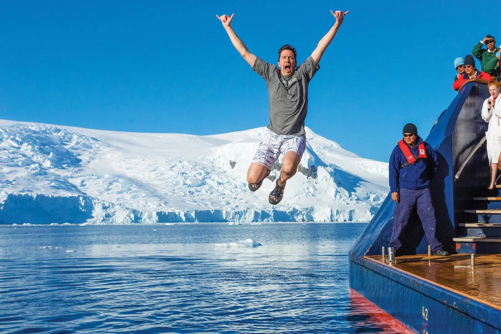 Polar-Plunge-Antarctica-How-It-Is-Like-To-Swim-In-Icy-Waters polar-plunge-antarctica-how-it-is-like-to-swim-in-icy-waters