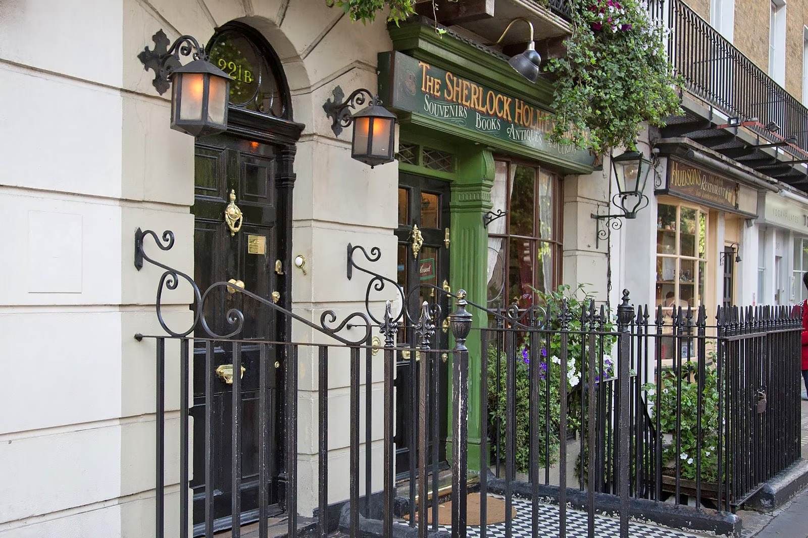 Sherlock-Holmes-And-Maltese-Hospitality-In-Switzerland sherlock-holmes-and-maltese-hospitality-in-switzerland