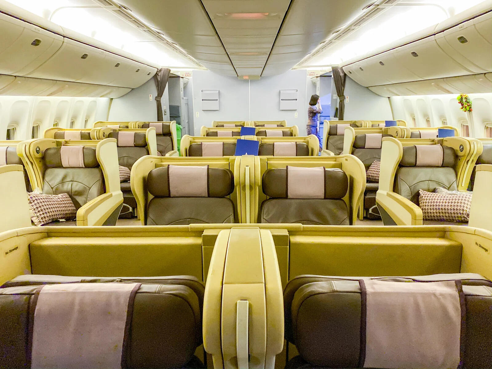 Singapore Airlines Business Class Boeing 777300ER Review TouristSecrets