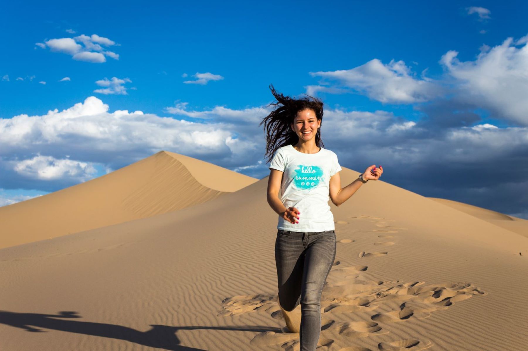 solo-female-travel-in-mongolias-gobi-desert