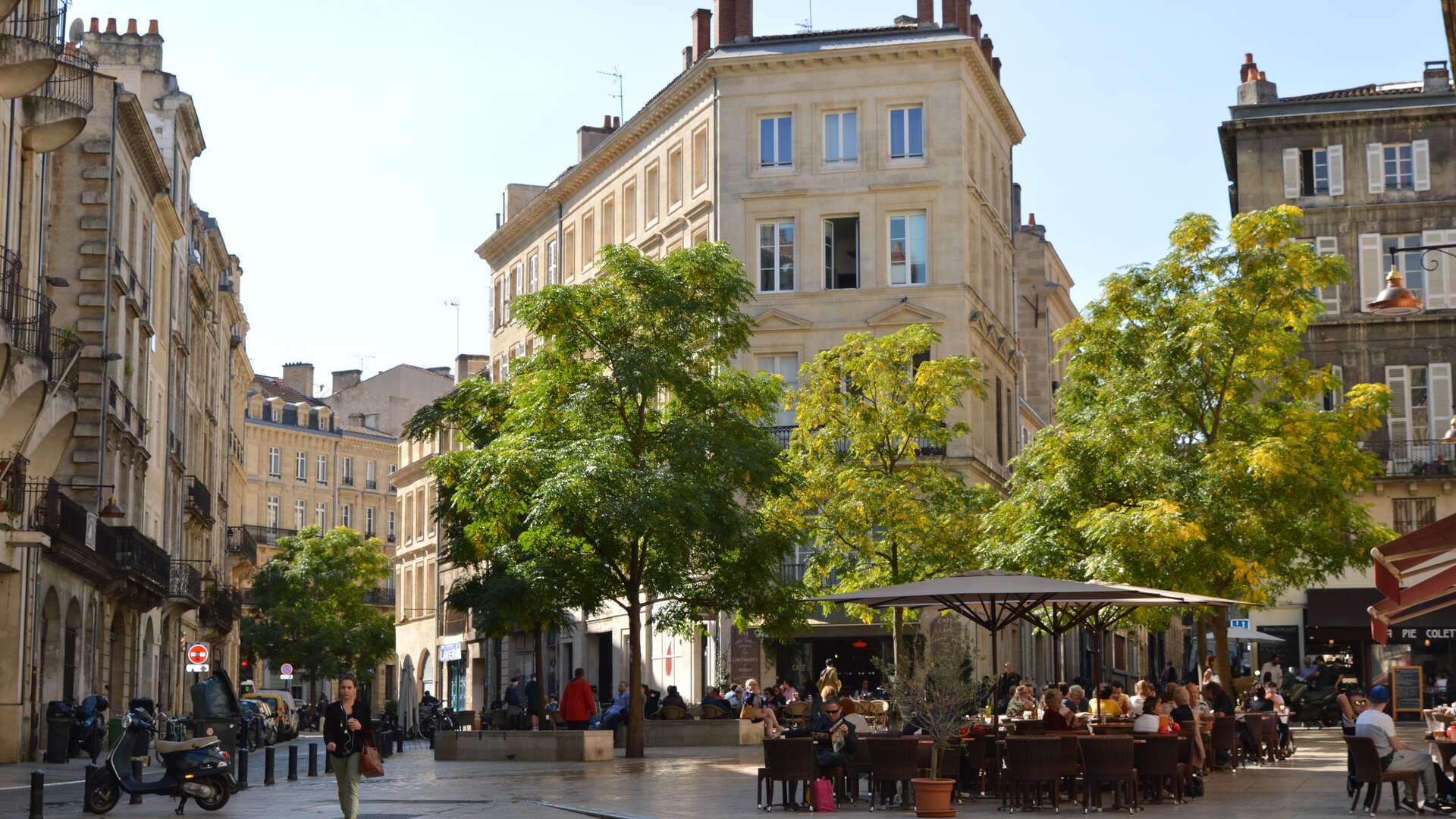 the-beautiful-city-of-bordeaux-france