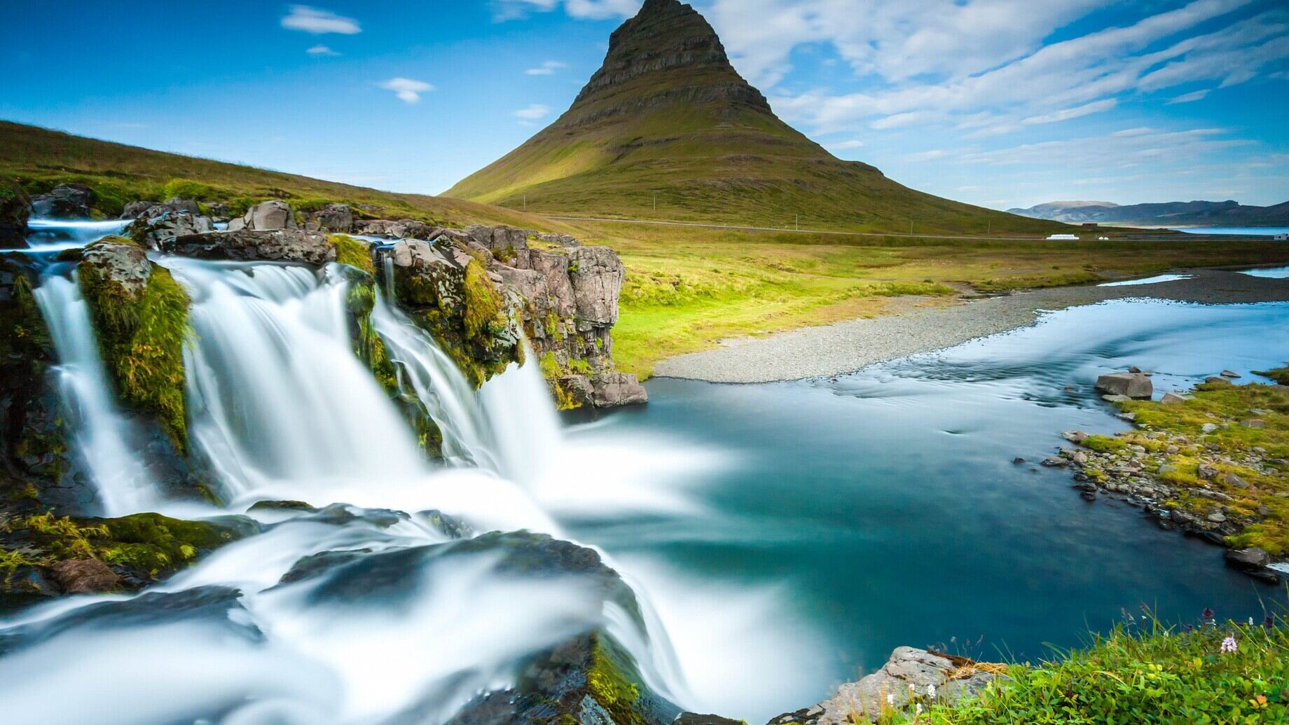 The-Cost-Of-Traveling-In-Iceland-and-How-To-Save the-cost-of-traveling-in-iceland-and-how-to-save