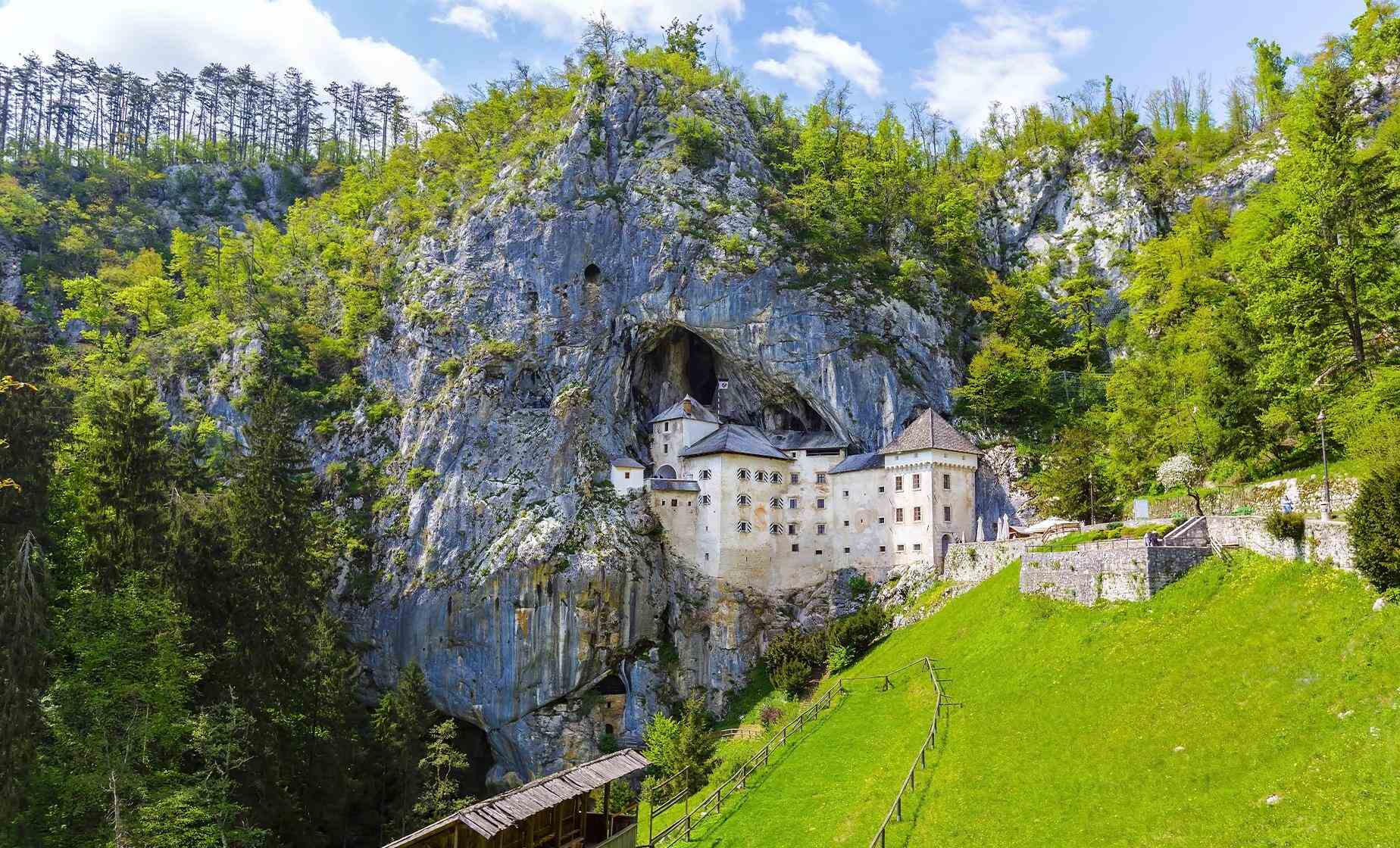 the-ultimate-guide-to-postojna-cave-and-predjama-castle