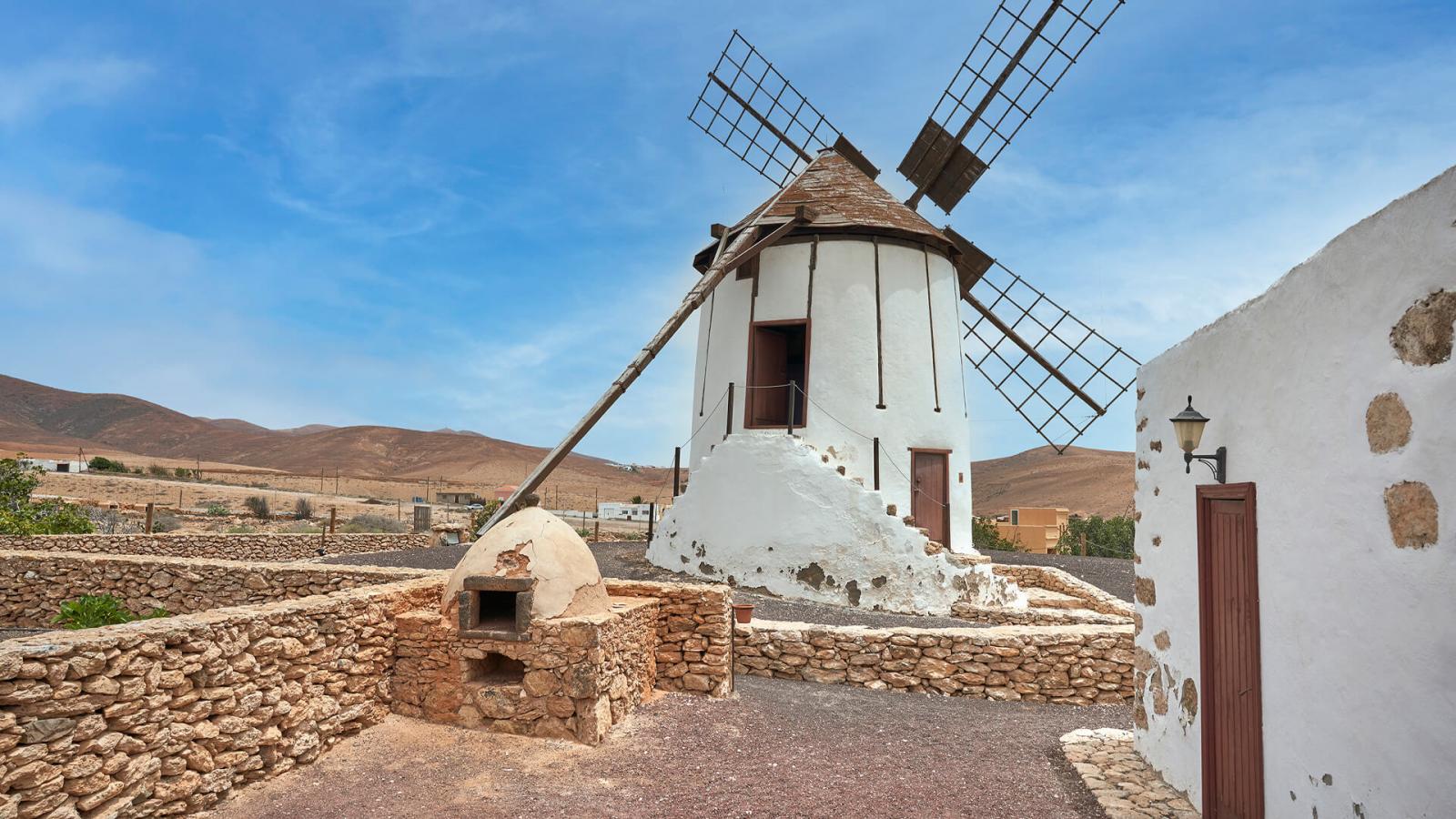 Windmills-Mountains-And-Sleepy-Towns-In-Fuerteventura windmills-mountains-and-sleepy-towns-in-fuerteventura