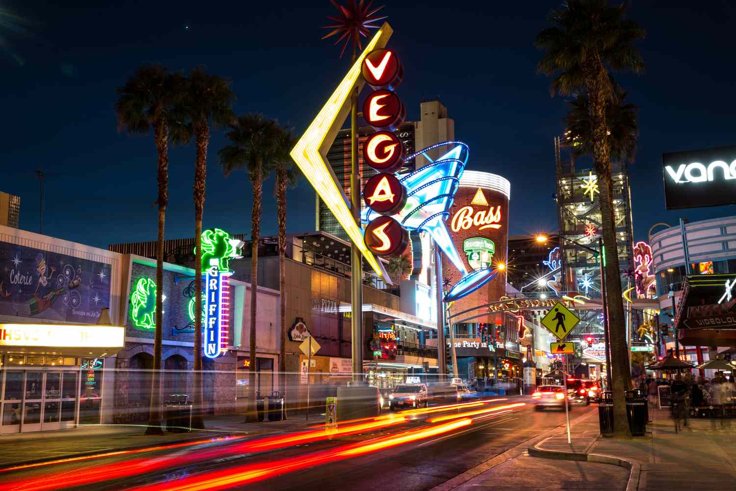 Your-Essential-Guide-To-Visiting-Las-Vegas your-essential-guide-to-visiting-las-vegas