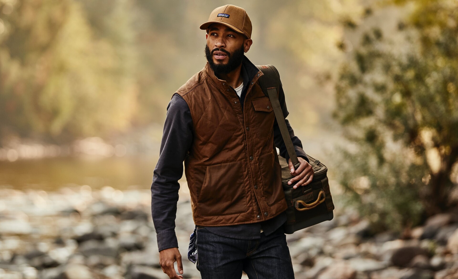 9-amazing-mens-travel-vests-for-2023